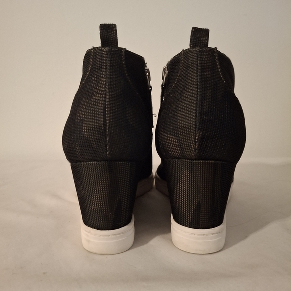 Linea Paolo Felicia Women's Camo Wedge Bootie - Picture 3 of 9